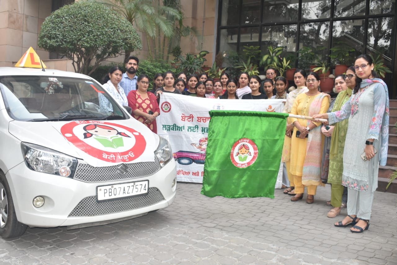 Free driving classes for girls started in Hoshiarpur
